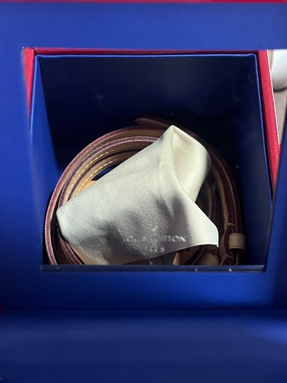 ブリーカーボックス　ショルダーバッグ（ブランドバッグ）の商品画像 - 査定依頼日：2026年4月15日 - 最高査定価格：120,000円