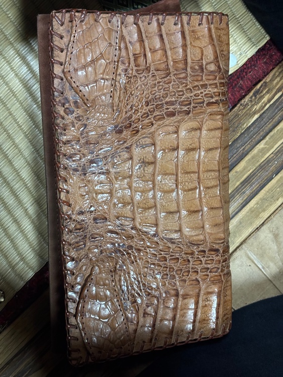 キューバ製　クロコダイル革　財布（美術品・骨董品）の商品画像 - 査定依頼日：2026年1月20日 - 最高査定価格：100,000円