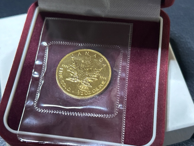 メープルリーフ金貨　1/2oz（金・貴金属）の商品画像 - 査定依頼日：2026年1月26日 - 最高査定価格：400,272円