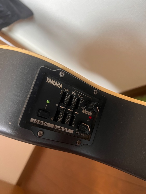 YAMAHA APX-6C（ピアノ・楽器・PA機材）の商品画像 - 査定依頼日：2026年7月4日 - 最高査定価格：3,000円