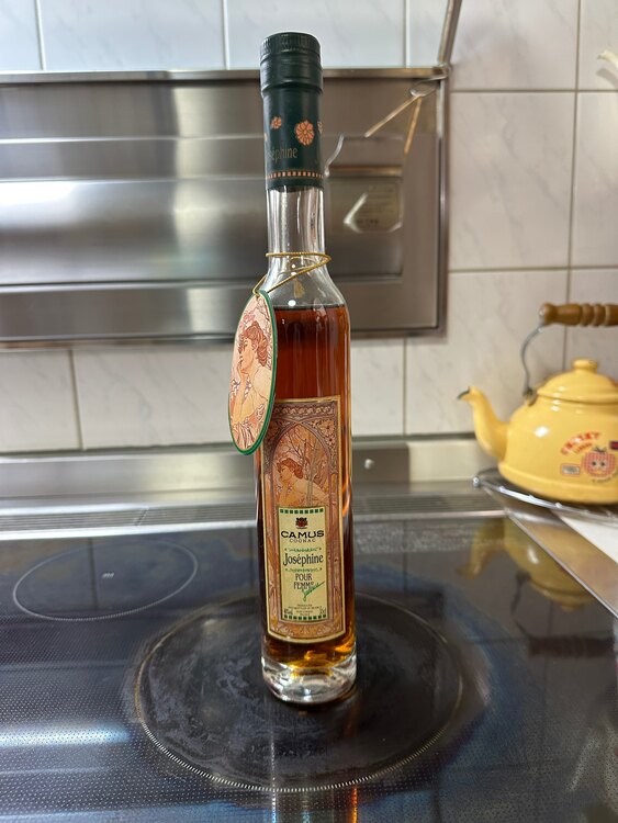 ブランデー カミュ （お酒）の商品画像 - 査定依頼日：2025年3月8日 - 最高査定価格：100円