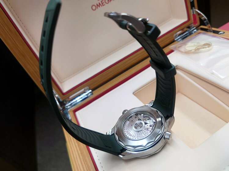 オメガ　シーマスター　ダイバー300M コーアクシャル　マスター　クロノメーター（高級時計）の商品画像 - 査定依頼日：2026年4月22日 - 最高査定価格：100,000円