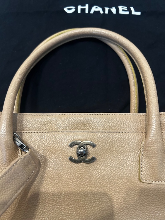 CHANELベージュトートバッグ（ブランドバッグ）の商品画像 - 査定依頼日：2026年8月11日 - 最高査定価格：285,000円