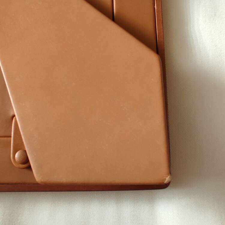 HERMES フォトスタンド　マホガニーラッカー仕上げ　ステッチ模様象嵌（美術品・骨董品）の商品画像 - 査定依頼日：2025年4月18日 - 最高査定価格：16,000円