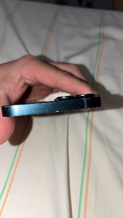 iPhone 13 128GB SIMフリー（スマホ）の商品画像 - 査定依頼日：2026年3月12日 - 最高査定価格：28,000円