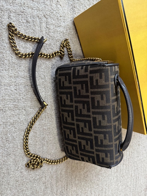 フェンディ  （ブランドバッグ）の商品画像 - 査定依頼日：2025年11月27日 - 最高査定価格：160,000円