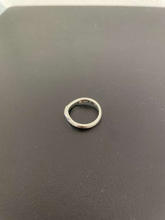 Pt900の結婚指輪、Pt850のダイヤモンドネックレス（金・貴金属）の商品画像 - 査定依頼日：2023年9月4日 - 最高査定価格：36,000円