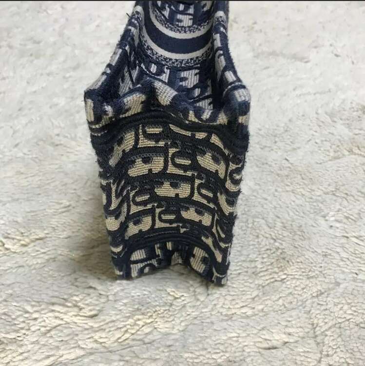 ブックトート（ブランドバッグ）の商品画像 - 査定依頼日：2025年5月23日 - 最高査定価格：110,000円