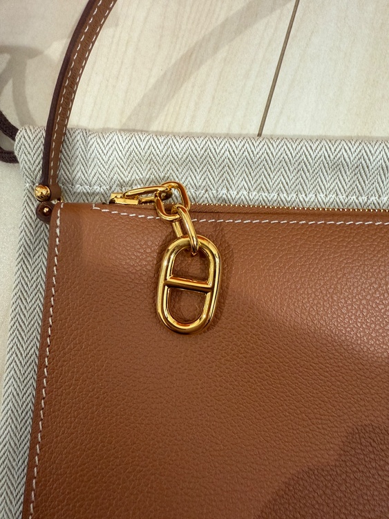 ジップアンドゴートゥーゴーシェーヌダンクル（ブランドバッグ）の商品画像 - 査定依頼日：2026年1月7日 - 最高査定価格：300,000円