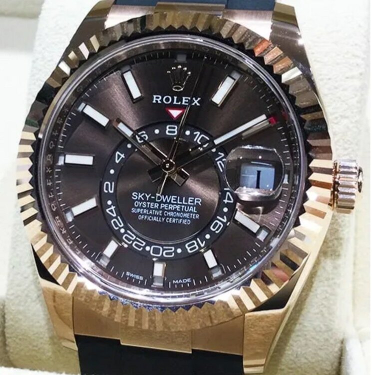 ロレックス スカイドゥエラー 33623（高級時計）の商品画像 - 査定依頼日：2025年2月10日 - 最高査定価格：6,520,000円