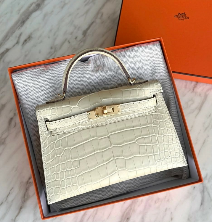 エルメス ケリー （ブランドバッグ）の商品画像 - 査定依頼日：2025年12月12日 - 最高査定価格：7,000,000円