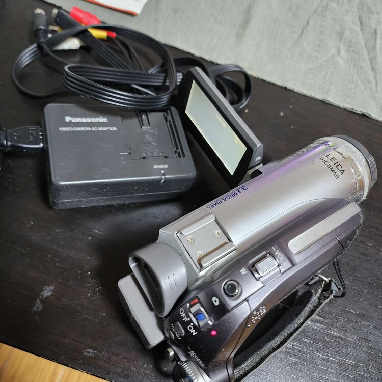 VDR-D310-S DVDビデオカメラ（カメラ）の商品画像 - 査定依頼日：2025年10月18日 - 最高査定価格：100,000円