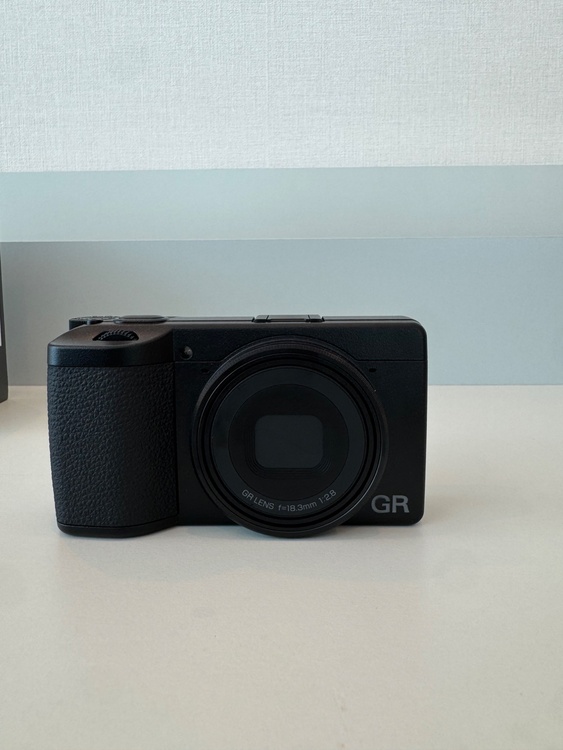 RICOH GR IV（カメラ）の商品画像 - 査定依頼日：2026年7月23日 - 最高査定価格：200,000円