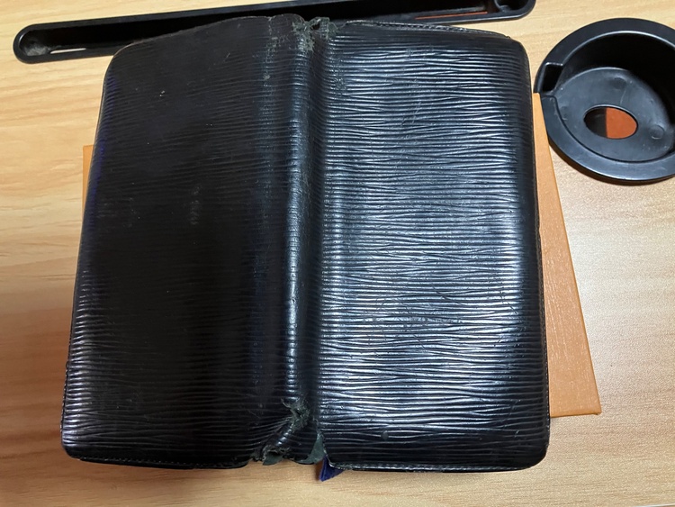 エピ　長財布（ブランドバッグ）の商品画像 - 査定依頼日：2026年2月18日 - 最高査定価格：2,000円