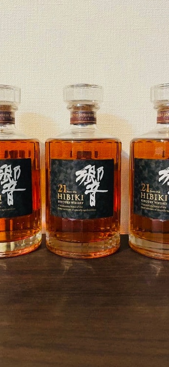ウイスキー サントリー響（お酒）の商品画像 - 査定依頼日：2026年6月4日 - 最高査定価格：72,000円