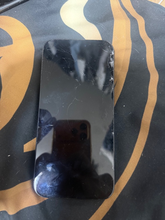 iPhone iPhone 16 Pro Max 256GB Softbank（スマホ）の商品画像 - 査定依頼日：2026年6月16日 - 最高査定価格：145,000円