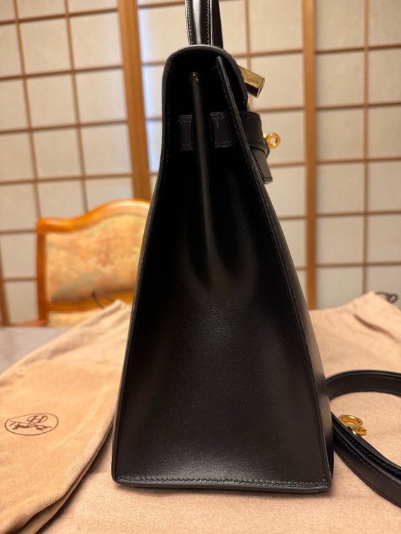  黒ケリーバッグ32cm （ブランドバッグ）の商品画像 - 査定依頼日：2025年12月16日 - 最高査定価格：1,250,000円