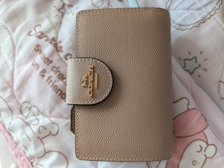  財布（ブランド財布・小物）の商品画像 - 査定依頼日：2025年12月15日 - 最高査定価格：2,000円