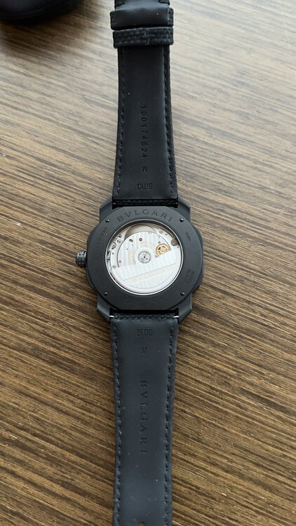 ブルガリ オクト ブルガリ「オクト ローマ ワールドタイマー」黒い（高級時計）の商品画像 - 査定依頼日：2025年4月11日 - 最高査定価格：1,000,000円