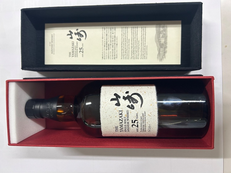 サントリー　山崎　25年（お酒）の商品画像 - 査定依頼日：2025年12月26日 - 最高査定価格：845,000円