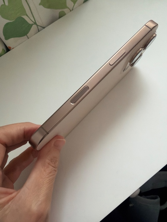 iPhone iPhone 16 Pro 512GB SIMフリー（スマホ）の商品画像 - 査定依頼日：2026年9月27日 - 最高査定価格：129,000円