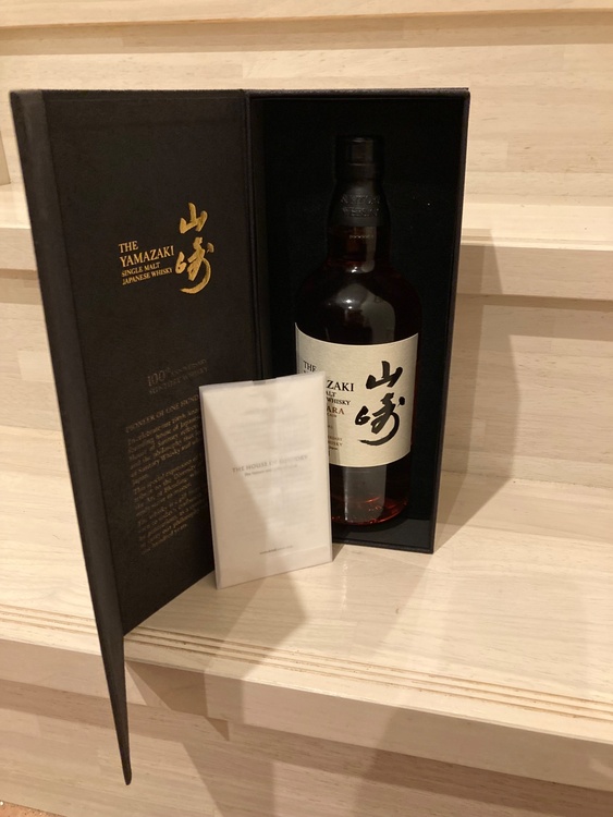 サントリー山崎18年ミズナラ100周年数量限定品（お酒）の商品画像 - 査定依頼日：2026年7月25日 - 最高査定価格：150,000円