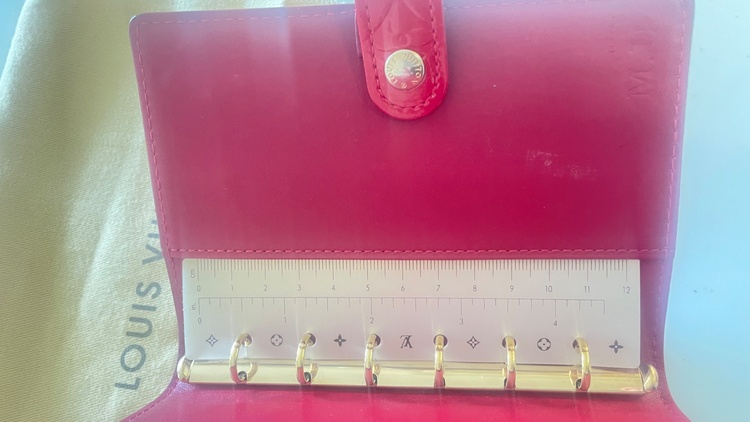 LOUIS VUITTON ヴェルニ 手帳カバー レッド（ブランド財布・小物）の商品画像 - 査定依頼日：2026年7月26日 - 最高査定価格：5,000円