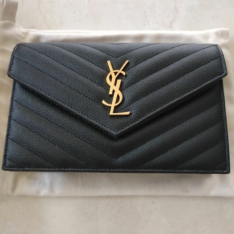 イブサンローラン  （ブランドバッグ）の商品画像 - 査定依頼日：2025年11月21日 - 最高査定価格：130,000円