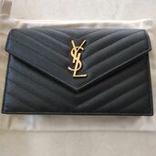 イブサンローラン  （ブランドバッグ）の商品画像 - 査定依頼日：2025年11月21日 - 最高査定価格：130,000円