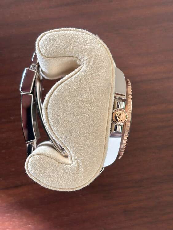 ロレックス GMTマスター （高級時計）の商品画像 - 査定依頼日：2025年1月29日 - 最高査定価格：2,750,000円