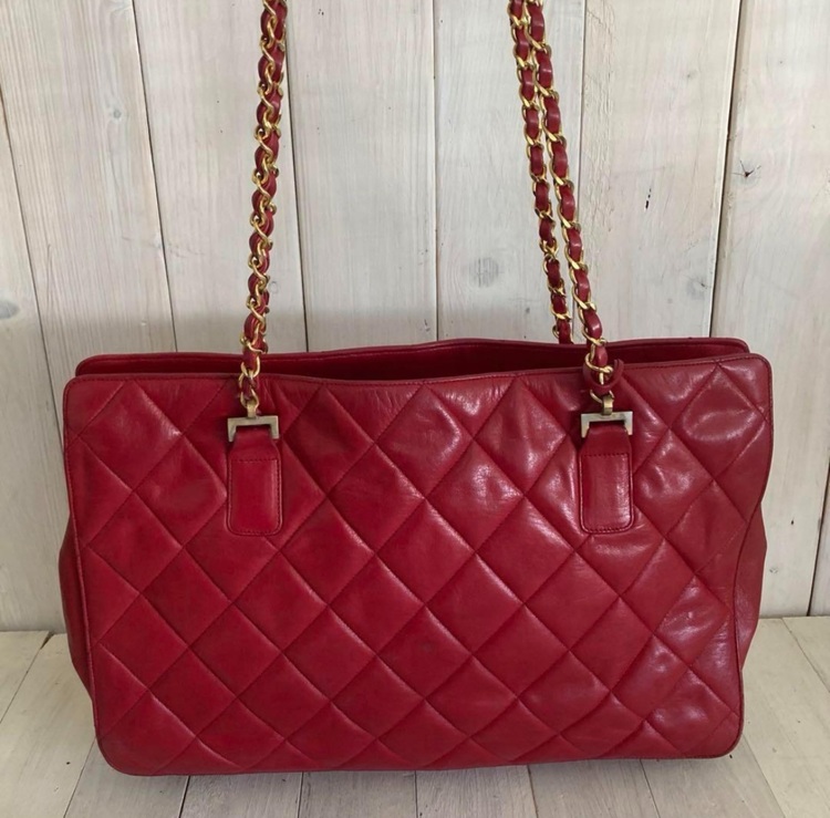 マトラッセチェーンショルダーレッド（ブランドバッグ）の商品画像 - 査定依頼日：2025年7月27日 - 最高査定価格：80,000円