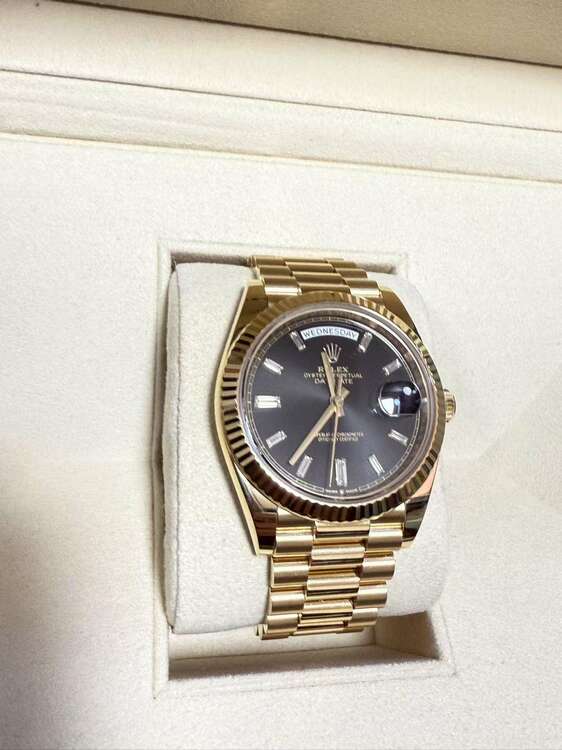 ロレックス デイデイト 228238（高級時計）の商品画像 - 査定依頼日：2025年4月5日 - 最高査定価格：8,800,000円