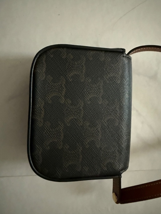 CELINEミニクロード（ブランドバッグ）の商品画像 - 査定依頼日：2026年1月13日 - 最高査定価格：100,000円