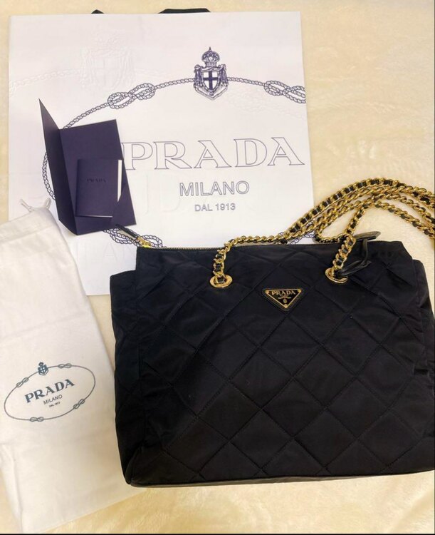 プラダ Re-Edition 1995 チェーンRe-Nylon ラージバッグ（ブランドバッグ）の商品画像 - 査定依頼日：2025年1月24日 - 最高査定価格：150,000円