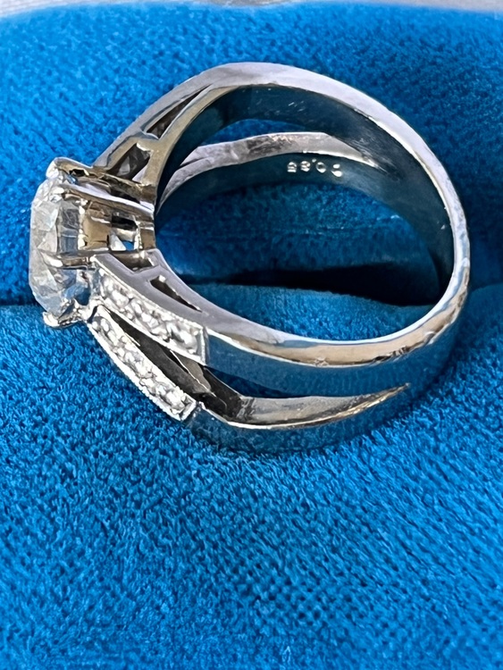 プラチナダイアモンドリング（宝石）の商品画像 - 査定依頼日：2025年9月2日 - 最高査定価格：500,000円