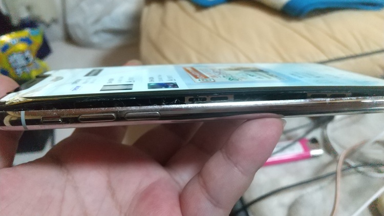 iPhone iPhoneX 64GB SIMフリー（スマホ）の商品画像 - 査定依頼日：2026年8月16日 - 最高査定価格：3,500円