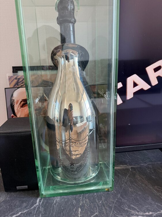 ドンペリニヨンヴィンテージ1995ラグ ジュアリージェロボアム（お酒）の商品画像 - 査定依頼日：2025年3月8日 - 最高査定価格：500,000円