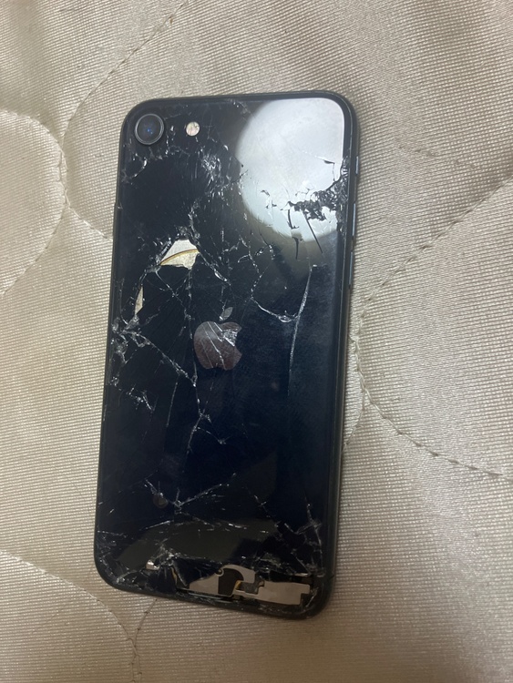 iPhone SE (第 3 世代) 64GB docomo（スマホ）の商品画像 - 査定依頼日：2026年4月1日 - 最高査定価格：11,000円