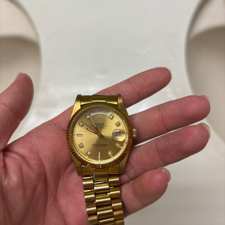 ロレックス デイデイト （高級時計）の商品画像 - 査定依頼日：2025年10月17日 - 最高査定価格：2,580,000円