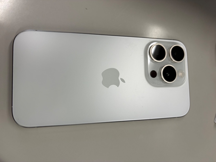 iPhone 15 Pro 128GB Softbank（スマホ）の商品画像 - 査定依頼日：2026年4月18日 - 最高査定価格：74,000円