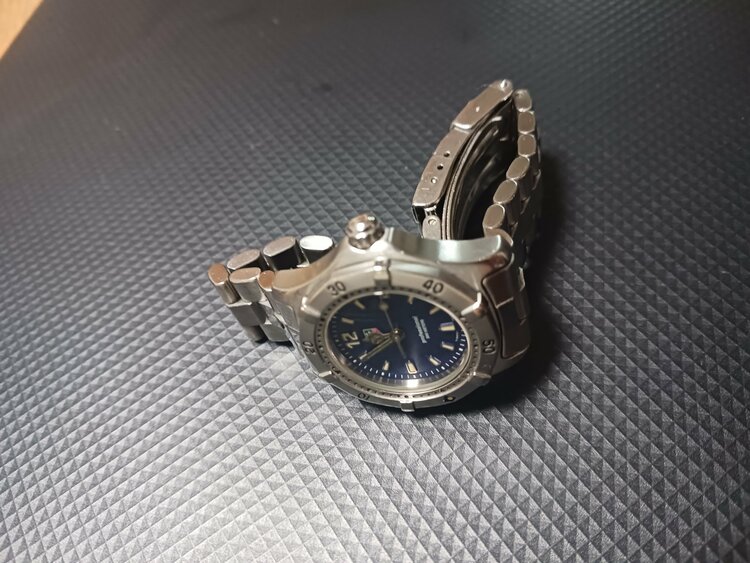 プロフェッショナル200m（高級時計）の商品画像 - 査定依頼日：2026年1月19日 - 最高査定価格：20,000円