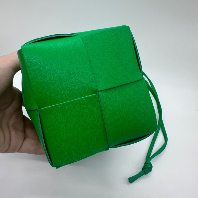 カセットミニ（ブランドバッグ）の商品画像 - 査定依頼日：2025年9月17日 - 最高査定価格：60,000円