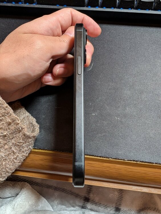 iPhone iPhone 15 128GB au（スマホ）の商品画像 - 査定依頼日：2026年6月12日 - 最高査定価格：53,000円
