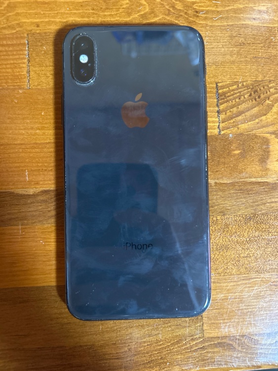 iPhone iPhoneX 64GB au（スマホ）の商品画像 - 査定依頼日：2026年8月20日 - 最高査定価格：7,000円