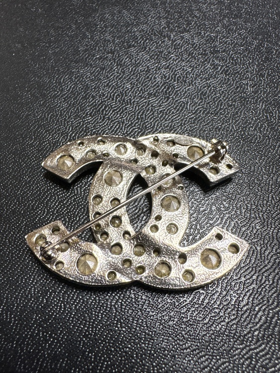 ブローチ（ブランド財布・小物）の商品画像 - 査定依頼日：2026年2月7日 - 最高査定価格：30,000円