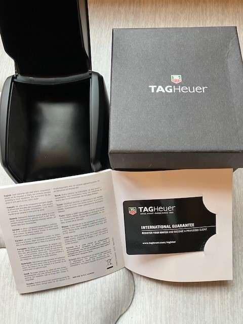 タグホイヤー カレラ タグホイヤークロノグラフCV2010.BA0786（高級時計）の商品画像 - 査定依頼日：2025年5月19日 - 最高査定価格：165,000円