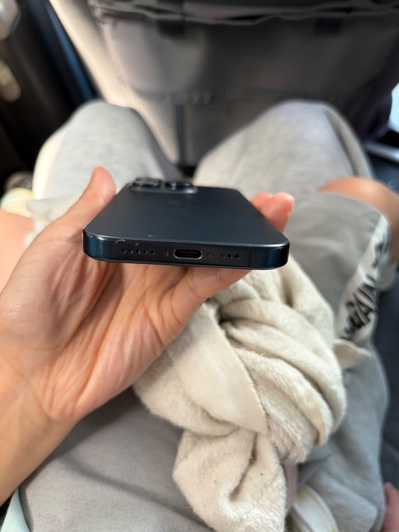 iPhone iPhone 15 Pro 256GB au（スマホ）の商品画像 - 査定依頼日：2026年7月20日 - 最高査定価格：81,000円