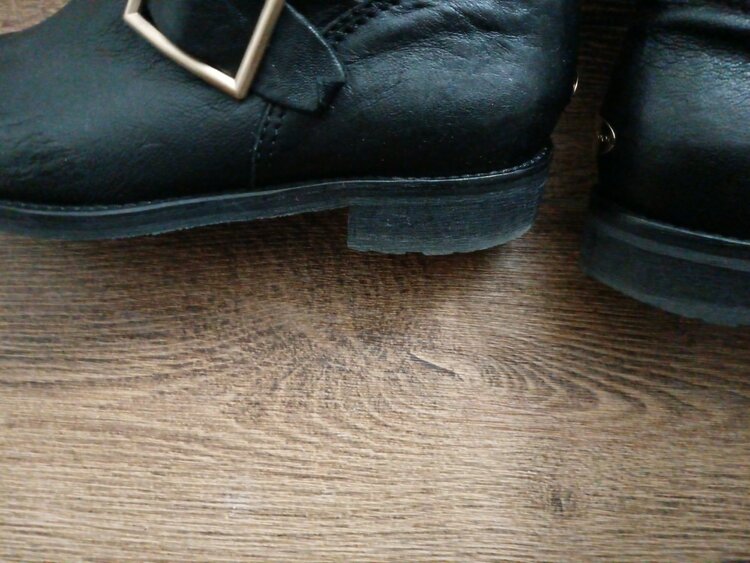 ジミーチュウ　エンジニアブーツ（古着・ファッション）の商品画像 - 査定依頼日：2025年12月6日 - 最高査定価格：2,000円