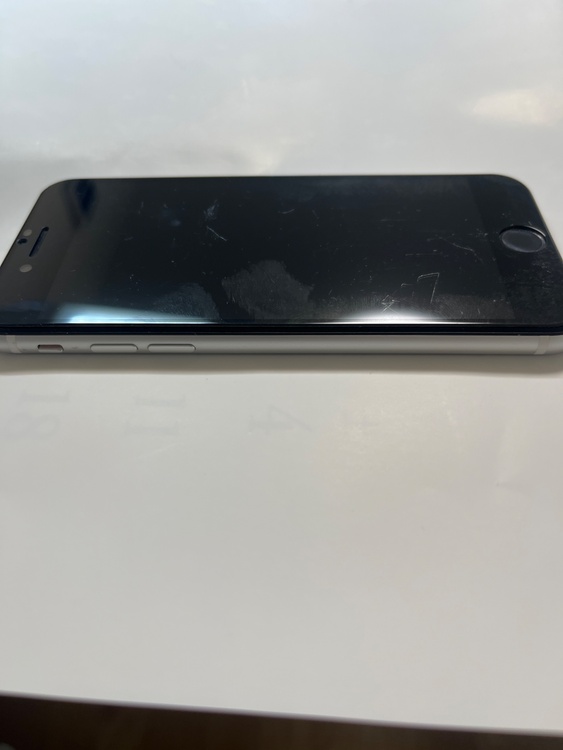 iPhoneSE（スマホ）の商品画像 - 査定依頼日：2026年5月14日 - 最高査定価格：15,000円