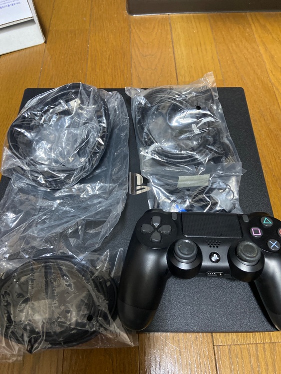 プレステ4  pro jet black CHU-7000B B01 1TB（ゲーム機本体・ゲームソフト）の商品画像 - 査定依頼日：2025年8月30日 - 最高査定価格：13,000円